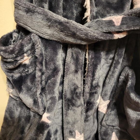 Dex fuzzy bath robe - Picture 7 of 8